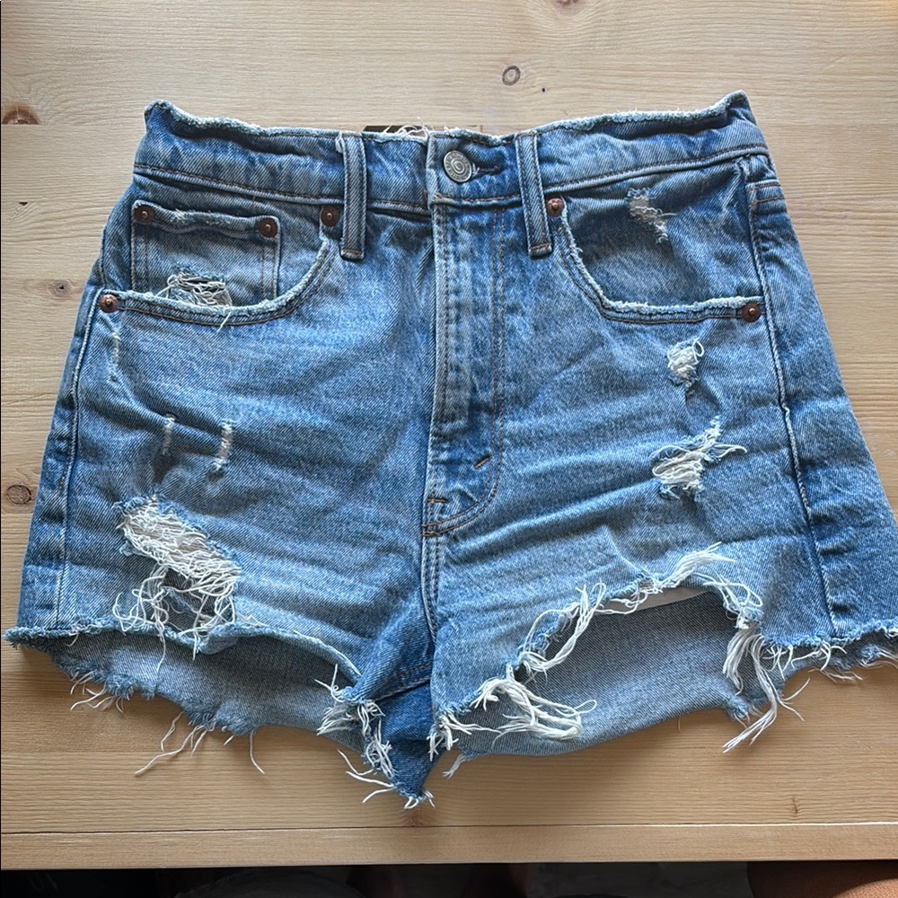 Abercrombie high rise mom short size 24
